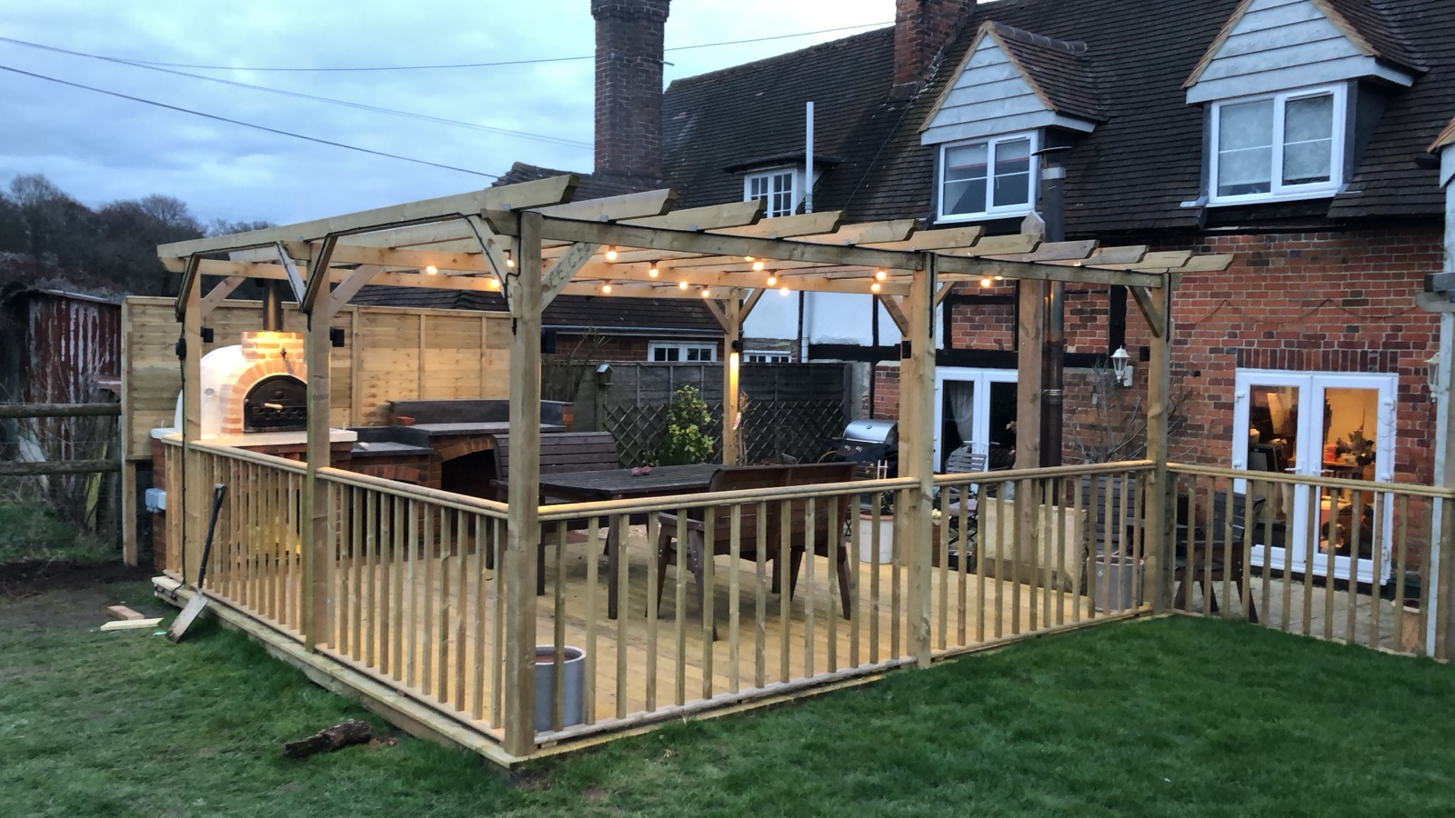 Oak Pergola, Deck & Pizza Oven, Period Cottage